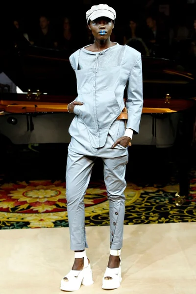 Look 18